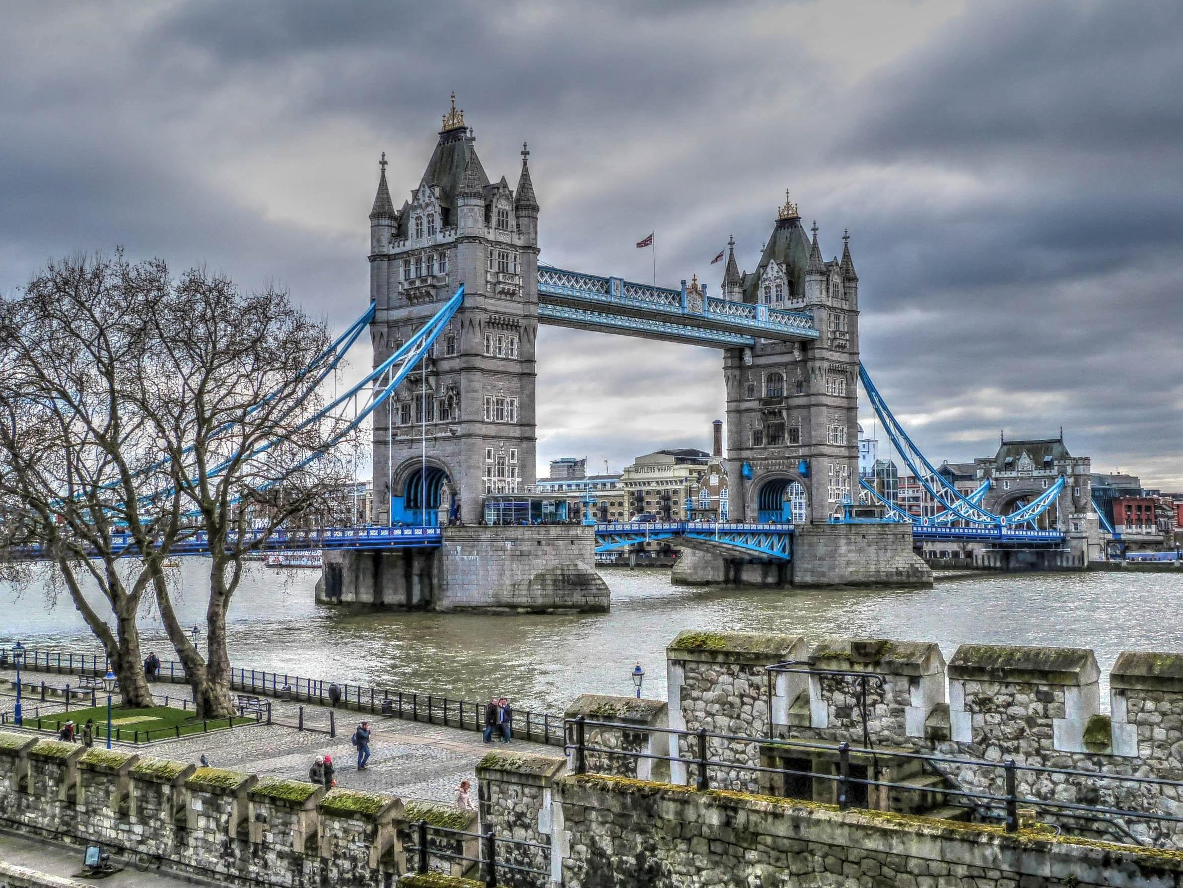 London - UK - 1nikah Photo by John Smith: https://www.pexels.com/photo/tower-bridge-726484/